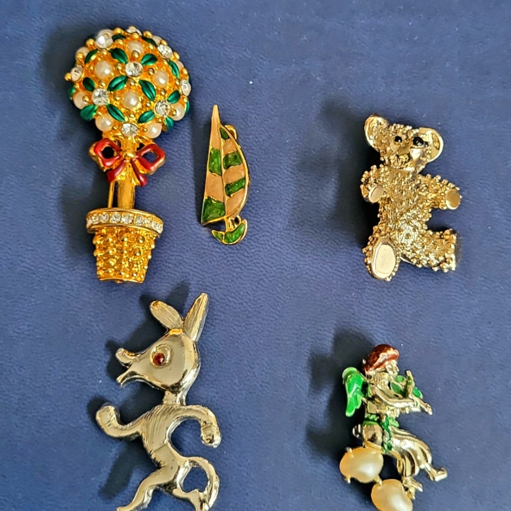 5 Beautiful Brooches all vintage and excellent quality